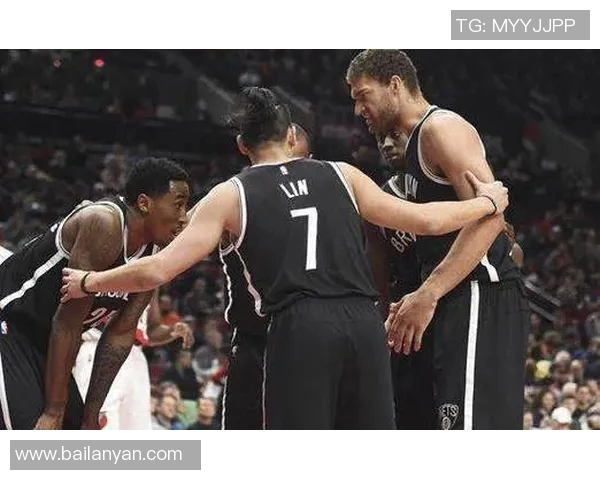 篮网球员训练照曝光备战比赛与球迷分享激情时刻