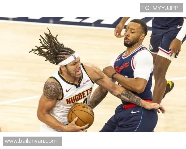 得分手！鲍威尔半场9中4&三分4中2拿13分5板2助 首节11分