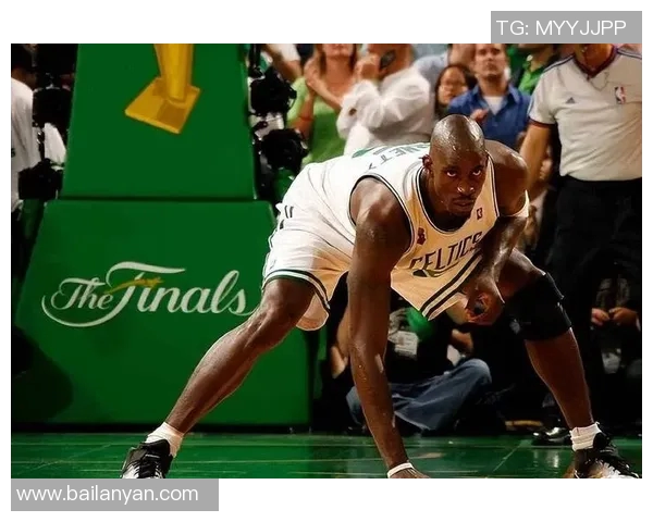 吉迪防守圈中破局上篮,公牛生涯首获30+ 吉迪防守圈中破局上篮,公牛生涯首获30+